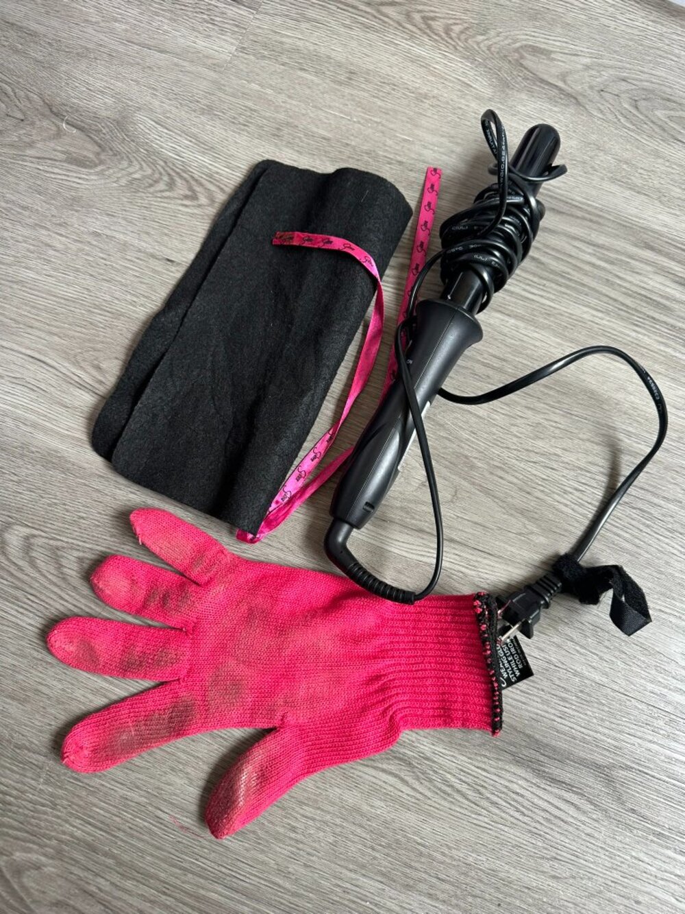 Sultra The Bombshell 1" Rod Curling Iron Wand with Cover & Glove - Black / Pink